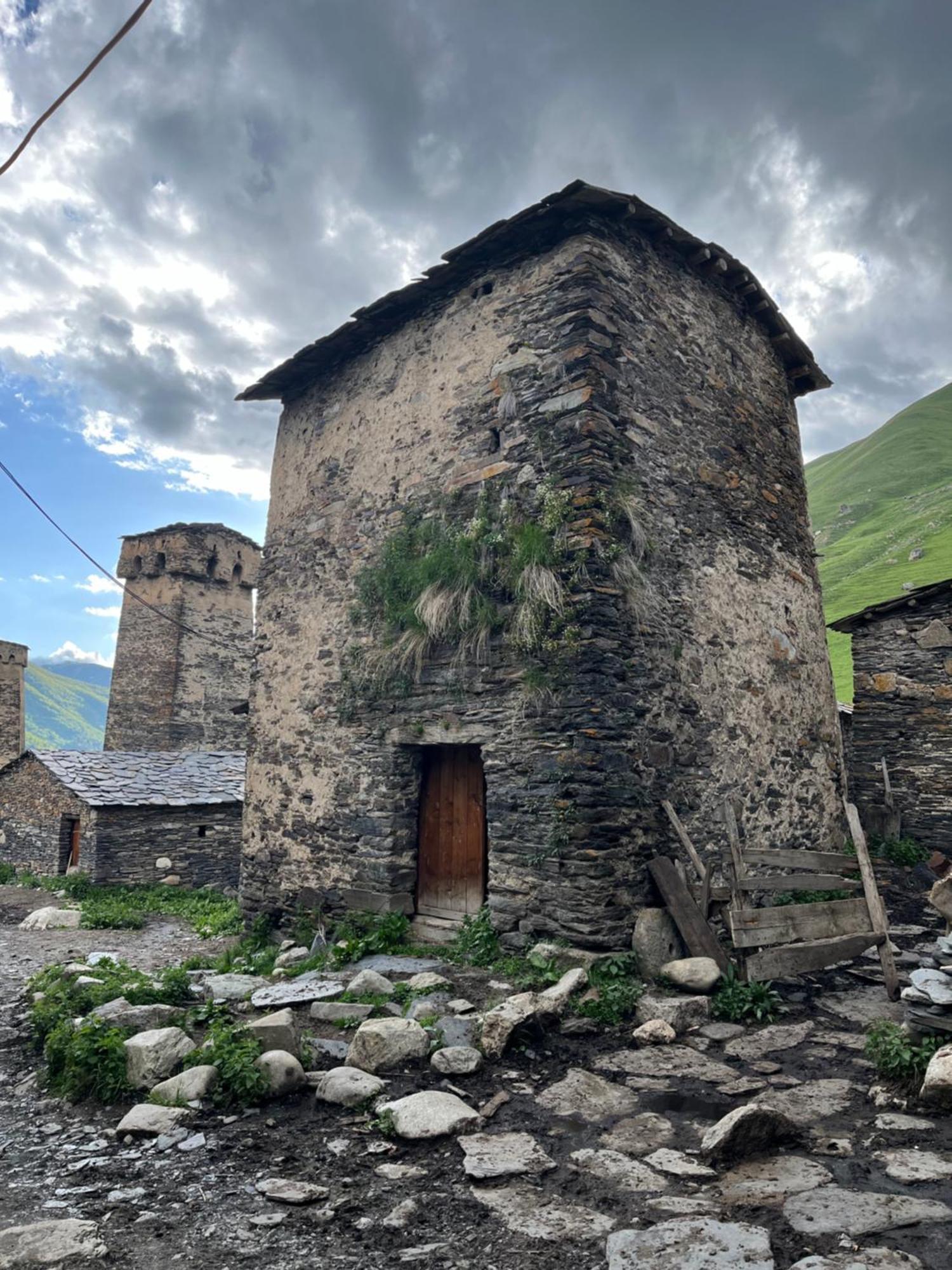 Nizharadze'S Tower Hotel Ушгули Екстериор снимка