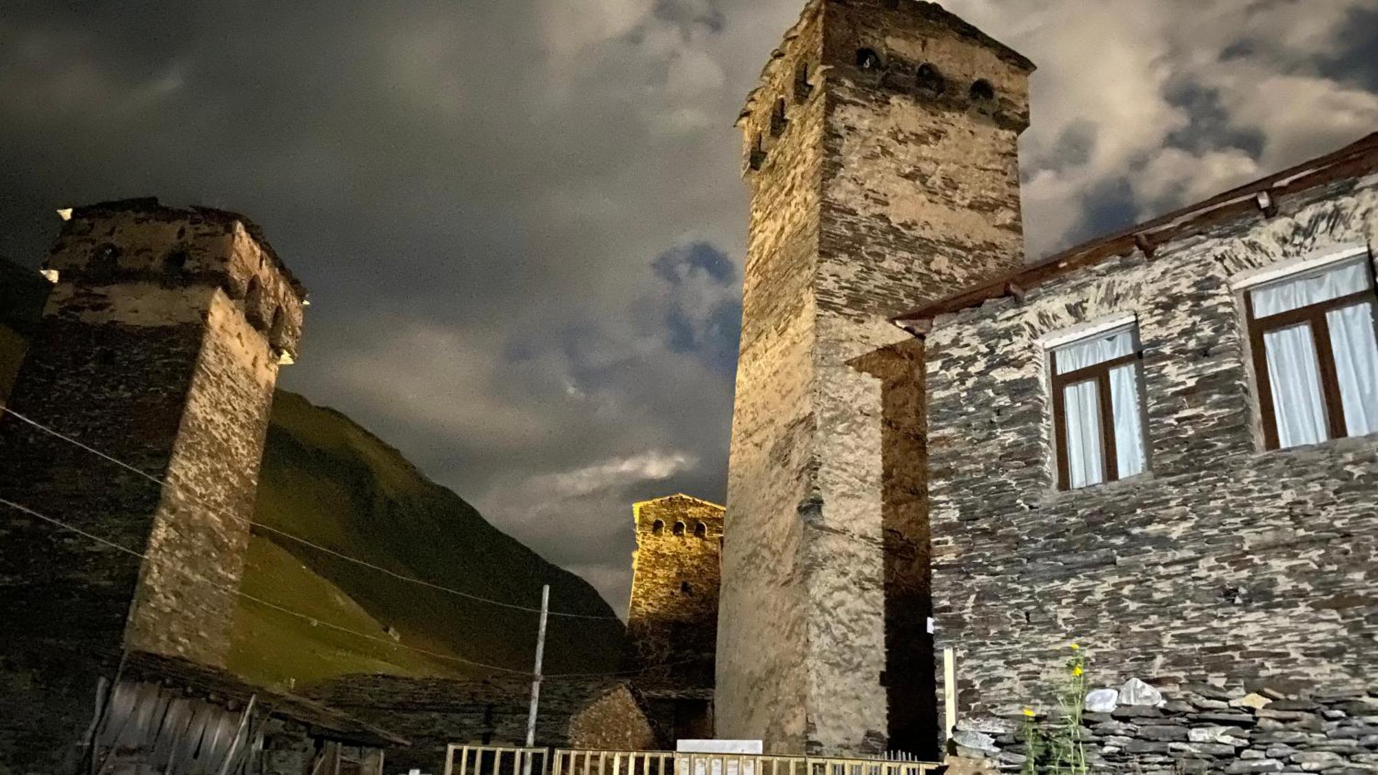 Nizharadze'S Tower Hotel Ушгули Екстериор снимка